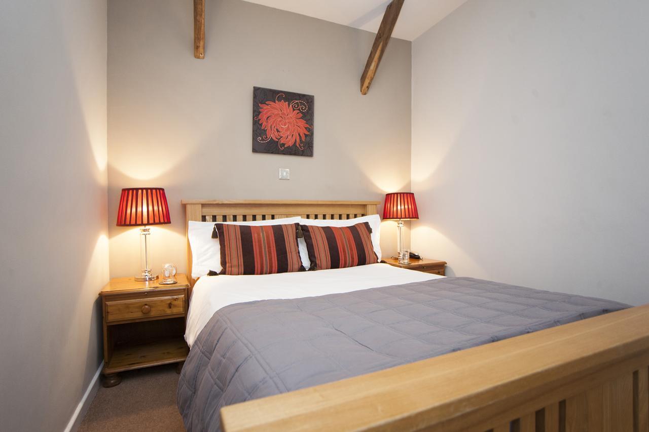 The Conigre Hotel Melksham Exterior photo